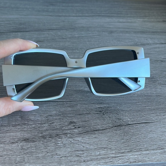 Balenciaga Sheild Square - Picture 2 of 3